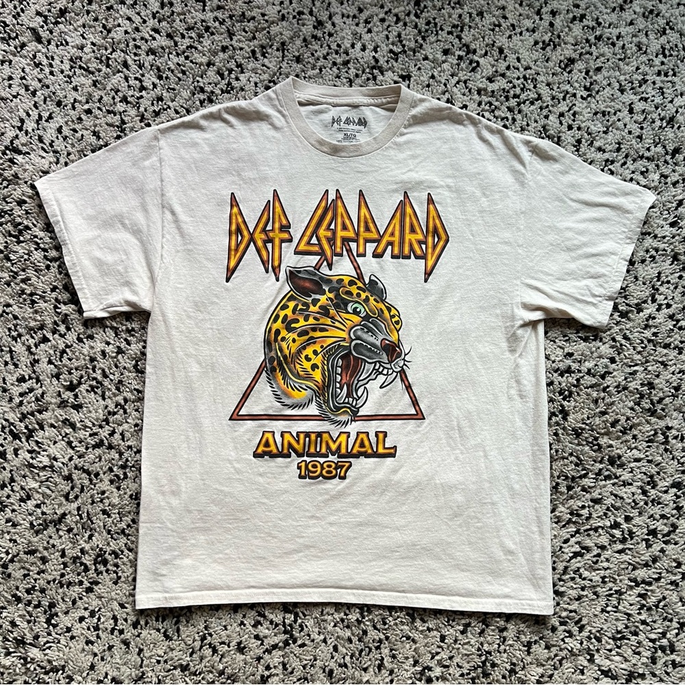 Def Leppard Animal Tee Shirt Off-White Leopard Graphic Short Sleeve Size XL